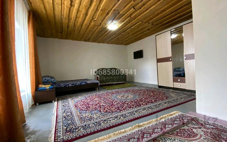 4-комнатный дом посуточно, 30 м², 10 сот., Казахстанская 15 за 12 000 〒 в Бурабае — фото 12