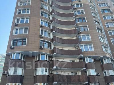 Пәтерлер в Алматы: 5-бөлмелі пәтер · 205 м² · 11/12 қабат, мкр Самал-2 58 — Назарбаева, бағасы: 1.3 млн 〒 5-бөлмелі пәтер · 205 м² · 11/12 қабат, мкр Самал-2 58 — Назарбаева, бағасы: 1.3 млн 〒 в Алматы, Медеуский р-н