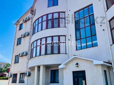 4-комнатная квартира · 147 м² · 2/4 этаж, мкр Каспий за 700 000 ₸ в Атырау