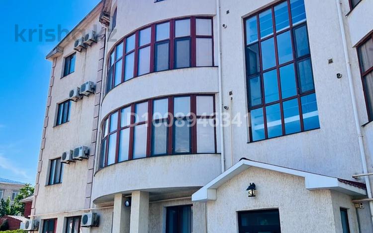 4-комнатная квартира · 147 м² · 2/4 этаж, мкр Каспий за 700 000 ₸ в Атырау — фото 45