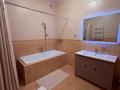 4-комнатная квартира · 147 м² · 2/4 этаж, мкр Каспий за 700 000 ₸ в Атырау — фото 11