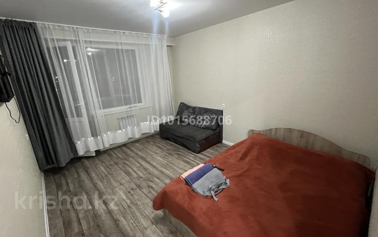1-бөлмелі пәтер · 50 м² · 8/9 қабат, Сатпаева 13в — Астор, ресторан КШТ, бағасы: 13 000 ₸ в Усть-Каменогорске, Ульбинский — фото 2