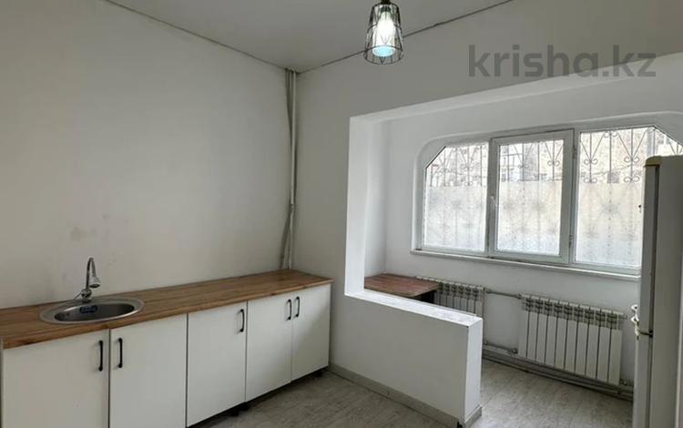1-бөлмелі пәтер · 43 м² · 1/5 қабат, Мкр. Арна 129, бағасы: 16.5 млн ₸ в Конаеве — фото 2