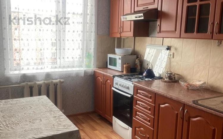 3-комнатная квартира · 65 м² · 5/9 этаж, Володарского — казтеатр за 24.5 млн ₸ в Петропавловске — фото 2