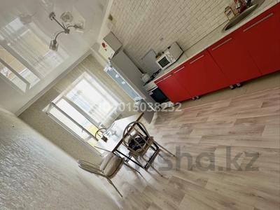 2-бөлмелі пәтер · 65 м² · 8/9 қабат, Кердери 120 — Сарайшык, бағасы: 250 000 ₸ в Уральске, мкр Школьник