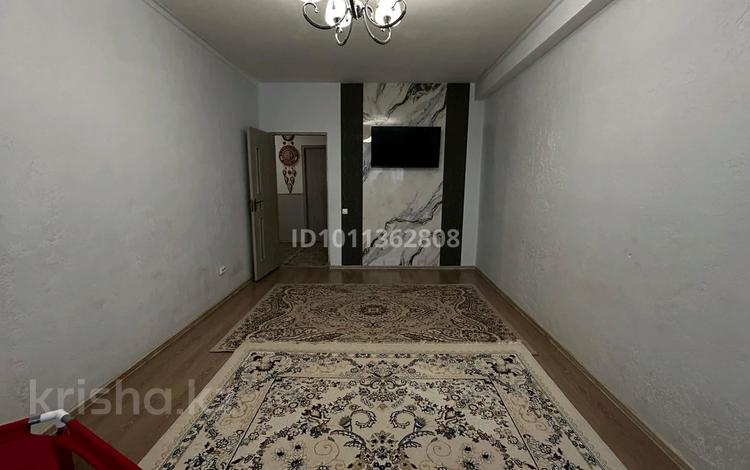 2-бөлмелі пәтер · 62 м² · 4/9 қабат, мкр Береке 35 — Магазин QIWI, Imran, бағасы: 25 млн ₸ в Атырау — фото 2
