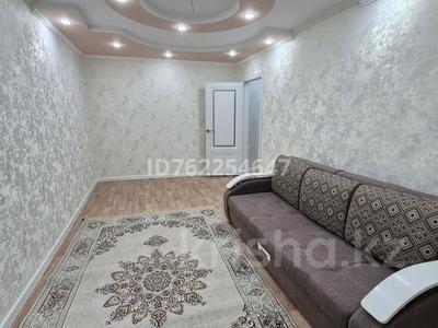 2-комнатная квартира · 45 м² · 2/5 этаж, мкр Строитель, Пр Абая Универмаг 104 — Универмаг Сити центр за 13 000 ₸ в Уральске