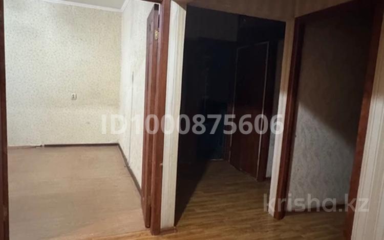 3-бөлмелі пәтер · 62 м² · 1/5 қабат, 10мкр 18 — 18 дом, рядом со школой №49. Хорошее расположение, всё необходимое рядом.Отличный вариант для семьи. Звоните для уточнения деталей и просмотра., бағасы: 120 000 ₸ в Таразе — фото 2