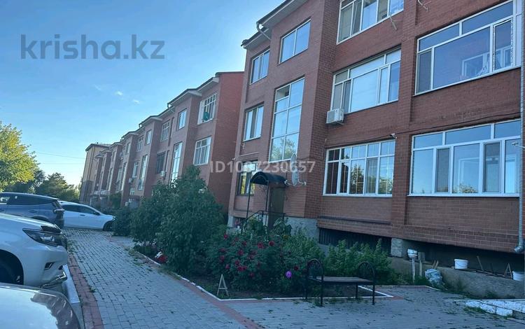 1-комнатная квартира · 42 м² · 1/3 этаж, микрорайон Алтын-Арка 19 за 19 млн ₸ в Караганде, Казыбек би р-н — фото 2