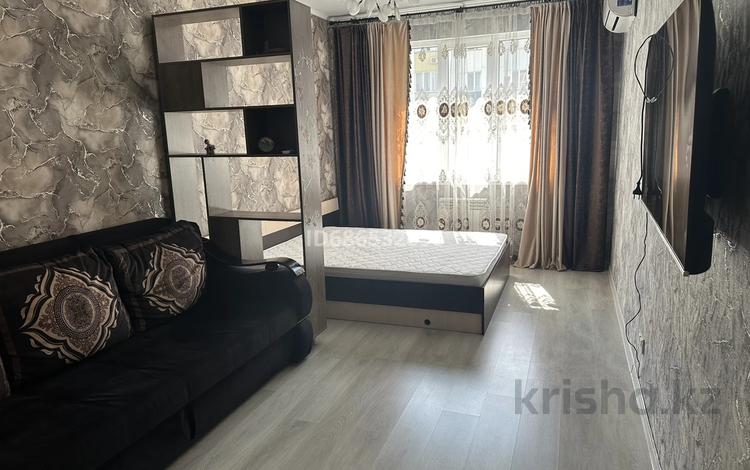 1-комнатная квартира, 45 м², 9/12 этаж помесячно, мкр Акбулак, Дарабоз 45