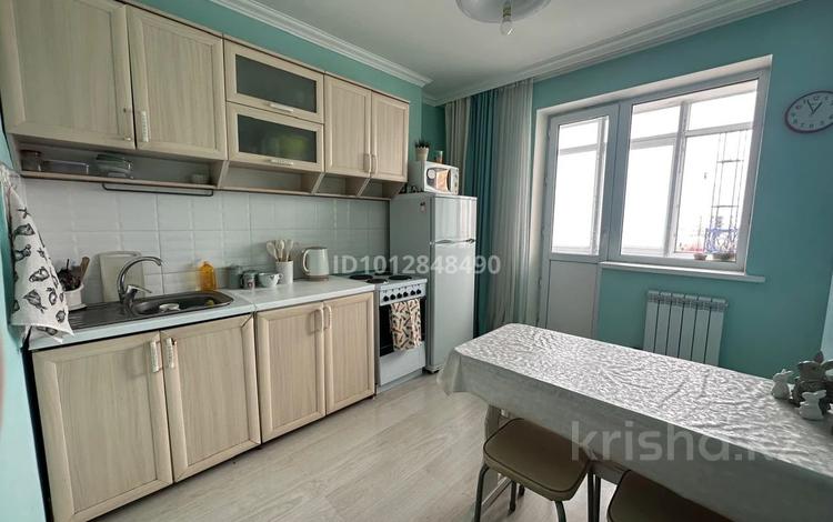 1-бөлмелі пәтер · 38 м² · 3/10 қабат, мкр Уркер, Шоссе коргалжын, бағасы: 10 000 ₸ в Астане, Нура р-н — фото 2