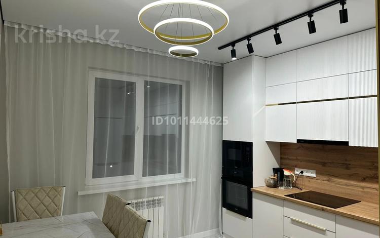3-комнатная квартира · 96 м² · 9/10 этаж, Базовая 4 — проспект Каныша Сатпаева за 35 000 ₸ в Усть-Каменогорске, Ульбинский — фото 4