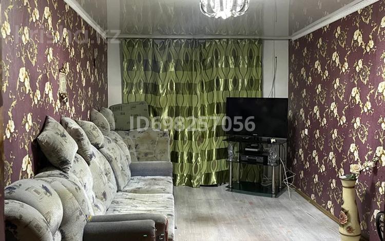 3-бөлмелі пәтер · 57 м² · 1/5 қабат, Жамбыла 79, бағасы: 17 млн ₸ в Уральске — фото 2