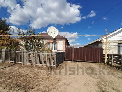 Отдельный дом · 6 комнат · 130 м² · 10 сот., Исатай 82 за 12 млн ₸ в Чапаеве