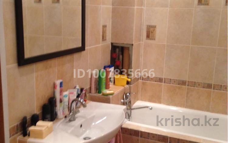 3-бөлмелі пәтер · 99 м² · 3/6 қабат, Курмангазы 112/1 — Иксанова, бағасы: 300 000 ₸ в Уральске, мкр Школьник — фото 2