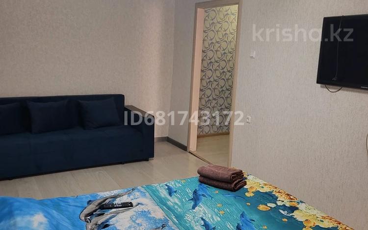 1-комнатная квартира, 40 м², 1/5 этаж посуточно, Расковой 3 за 9 000 〒 в Жезказгане — фото 10