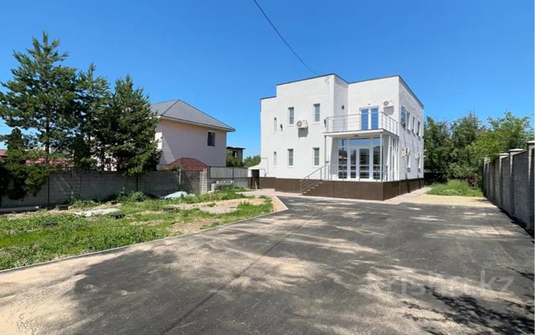 Еркін, кеңселер, дүкендер мен бутиктер, қоймалар, қоғамдық тамақтану орны, сұлулық салондары, монша, қонақ үй және демалыс орындары, фитнес және спорт, медорталықтар мен дәріханалар, білім орталықтары, ойын-сауық, конференц-залдар, кабинеттер және жұмыс орындары, студиялар · 300 м², бағасы: 2.1 млн ₸ в Алматы, Наурызбайский р-н — фото 2