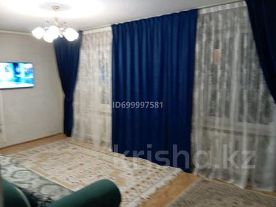 3-бөлмелі пәтер · 62 м² · 4/5 қабат, Самал 42 — Алдабергенова, бағасы: 15 000 〒 в Талдыкоргане, мкр Самал