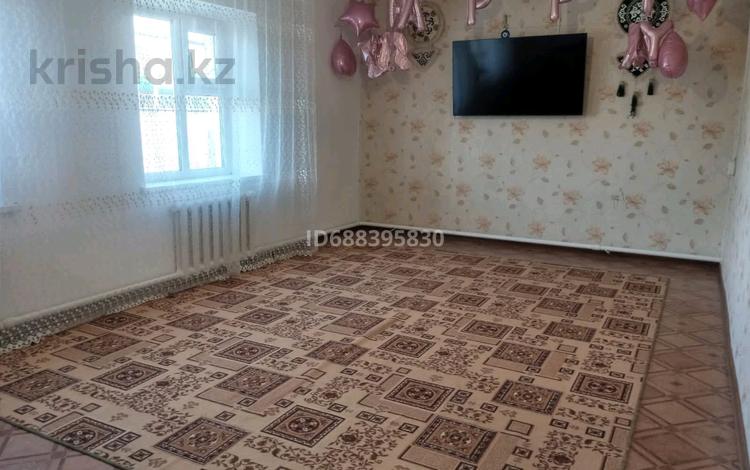 Отдельный дом • 3 комнаты • 100 м² • 10 сот., Байжиен за 14.9 млн 〒 в Аксае — фото 2