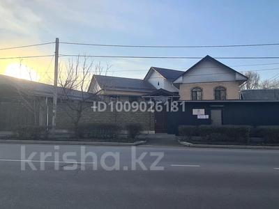 Отдельный дом · 10 комнат · 500 м² · 10 сот., Орозбекова ___ — Баялинова (ленинградская) за 350 млн 〒 в Бишкеке