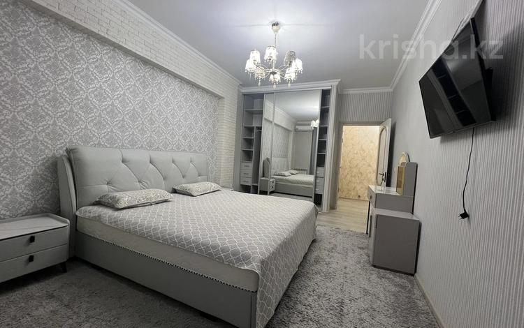 3-комнатная квартира, 120 м², 10/12 этаж помесячно, Астана 20 — Шаяхметова за 350 000 〒 в Шымкенте — фото 2