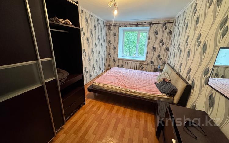 3-комнатная квартира · 65 м², мкр Михайловка , Аманжолова 55а за 180 000 〒 в Караганде, Казыбек би р-н — фото 2