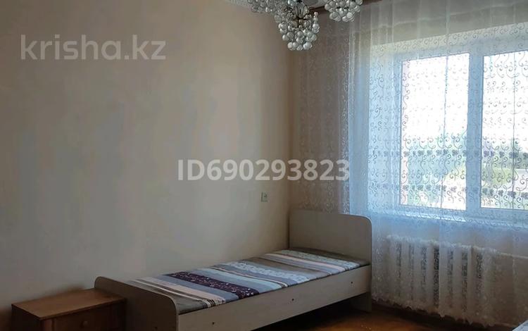 4 бөлме · 79 м² · 4/5 қабат, Рахимова 3, бағасы: 25 000 ₸ в Таразе — фото 2