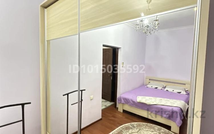 2-комнатная квартира · 56 м² · 1/5 этаж, Есимхана — Находится в ипподроме, возле школы №278 за 15 000 ₸ в  — фото 6