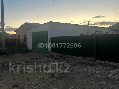 Продажа домов и дачи в Атырауской обл.: Отдельный дом · 4 комнаты · 150 м² · 10 сот., мкр Жулдыз-2, Аман Енсегенов 57 — Площадка за 40 млн 〒 Отдельный дом · 4 комнаты · 150 м² · 10 сот., мкр Жулдыз-2, Аман Енсегенов 57 — Площадка за 40 млн 〒 в Атырау