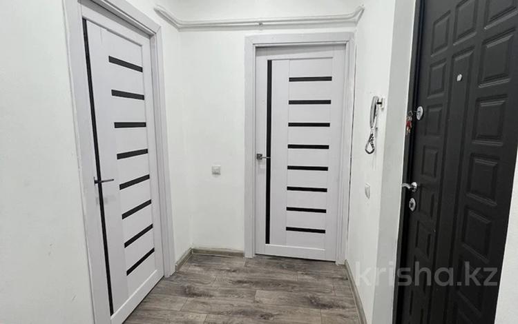 1-бөлмелі пәтер · 40 м² · 1/9 қабат, мкр Аксай-4 15, бағасы: 27.5 млн ₸ в Алматы, Ауэзовский р-н — фото 2