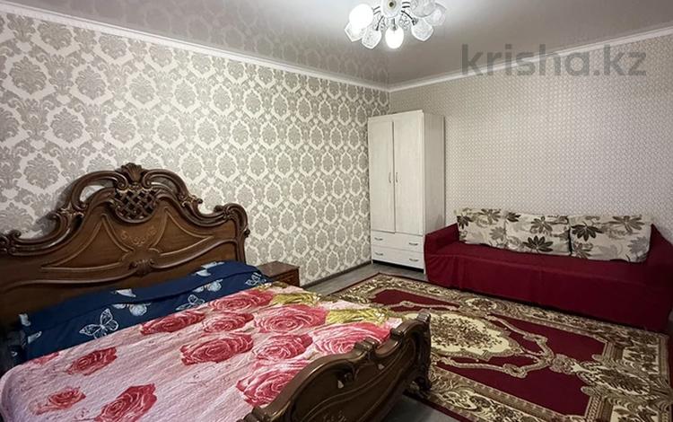 1-бөлмелі пәтер · 44 м² · 8/9 қабат, мкр Кадыра Мырза-Али, бағасы: 18 млн ₸ в Уральске — фото 2