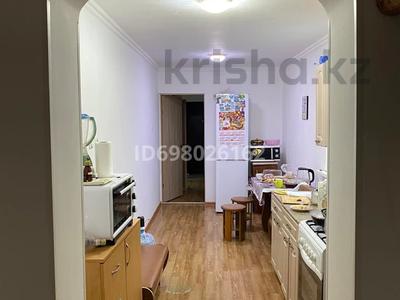 Отдельный дом · 4 комнаты · 180 м² · 12 сот., мкр Аксай, С датова 3 — Акжар1 за 15 млн 〒 в Атырау