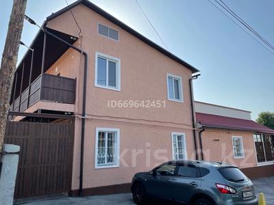 Отдельный дом · 15 комнат · 400 м² · 8 сот., мкр Горный Гигант 43 — Азербаева за 600 млн 〒 в Алматы, Медеуский р-н