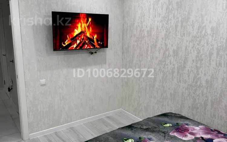 1-комнатная квартира · 45 м² · 2/9 этаж, мкр 8, Братьев Жубановых 294 за 2 000 〒 в Актобе — фото 2