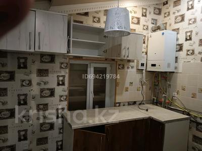 3-комнатная квартира, 84 м², 2/2 этаж помесячно, мкр Сауле , Район масложиркомбинат 1/2 — Район Масложиркомбинат,улица застенная 1/2 за 120 000 〒 в Шымкенте, Аль-Фарабийский р-н