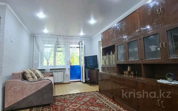 3-комнатная квартира, 61 м², 2/5 этаж помесячно, Гоголя 64 за 180 000 〒 в Караганде, Казыбек би р-н — фото 2