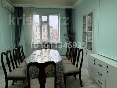 2-комнатная квартира · 45 м² · 2/2 этаж, проспект Абая 2 — Дом магазина Парфюм, на против есть кафе Кимчи и Лагманная. рядом горОно(бывший Дом дружбы) за 250 000 ₸ в 