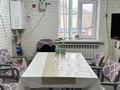 2-комнатная квартира · 45 м² · 2/2 этаж, проспект Абая 2 — Дом магазина Парфюм, на против есть кафе Кимчи и Лагманная. рядом горОно(бывший Дом дружбы) за 250 000 ₸ в  — фото 14