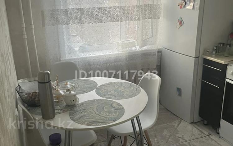 2-бөлмелі пәтер · 44.4 м² · 4/5 қабат, Сакена Сейфуллина — 14 школа, бағасы: 10 млн ₸ в Абае — фото 2