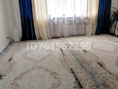 Продажа квартир в Мангистауской обл.: 4-комнатная квартира · 101 м² · 5/5 этаж, 15-й мкр 49 — Возле ресторана Айдын за 26 млн 〒 4-комнатная квартира · 101 м² · 5/5 этаж, 15-й мкр 49 — Возле ресторана Айдын за 26 млн 〒 в Актау