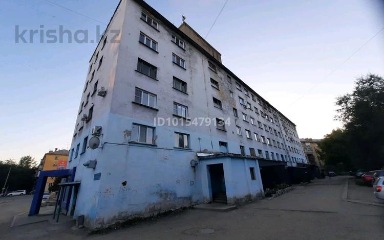 1-бөлмелі пәтер · 16 м² · 6/6 қабат, Кабана Батыра 164 — Магазин Смирнофф, гастроном Весна, бағасы: 5.9 млн ₸ в Усть-Каменогорске — фото 2