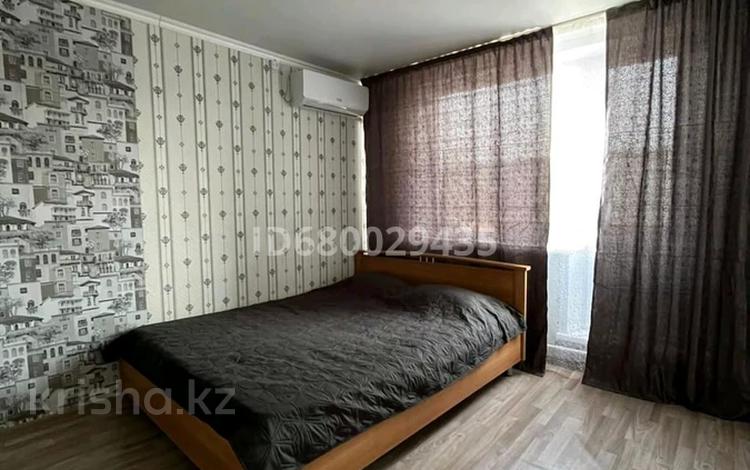1-комнатная квартира, 30 м², 5/5 этаж посуточно, Астана 34 за 5 000 〒 в Аксу — фото 10