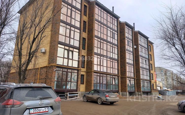 2-комнатная квартира, 60 м², 2/5 этаж, Женис 33/3 за 25 млн 〒 в Уральске — фото 2