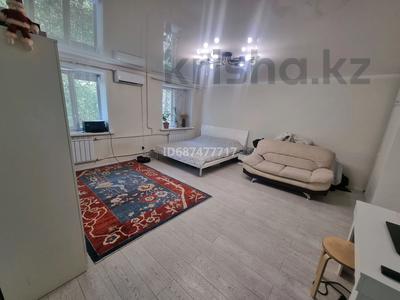 2-бөлмелі пәтер · 60 м² · 2/5 қабат, Абылай хана 147 — Абая, бағасы: 100 млн ₸ в Алматы, Алмалинский р-н