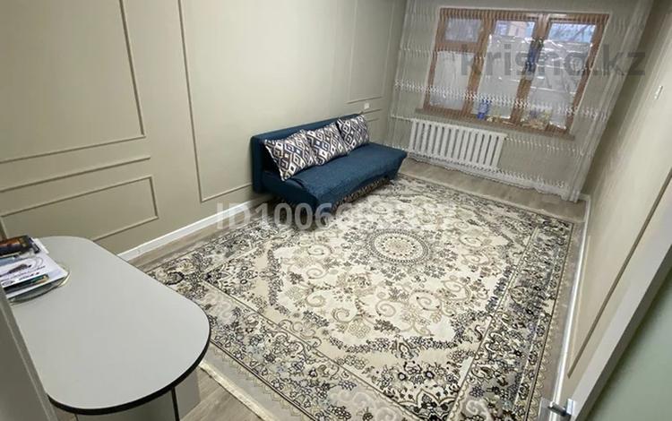 2-бөлмелі пәтер · 45 м² · 5/5 қабат, Абу Бакира Кердери 141, бағасы: 15.5 млн ₸ в Уральске, мкр Школьник — фото 2