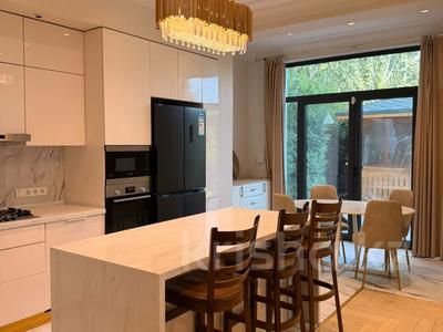 3-бөлмелі пәтер · 150 м² · 1/3 қабат, Аскарова 55/1 к1, бағасы: 1.3 млн ₸ в Алматы, Бостандыкский р-н
