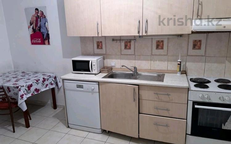 2-комнатная квартира · 63 м² · 7/9 этаж, мкр Аккент 32 за 35 млн ₸ в Алматы, Алатауский р-н — фото 2