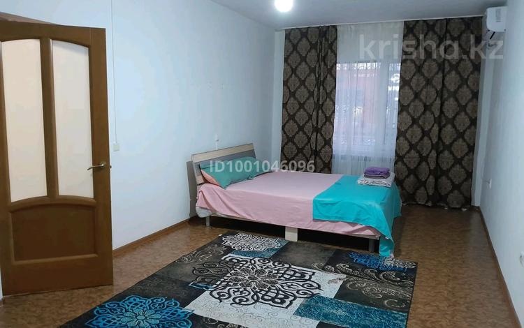 1-комнатная квартира · 88 м² · 5/5 этаж, Привокзальная 12 за 1 000 〒 в Атырау, мкр Привокзальный-5 — фото 2