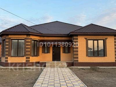 Отдельный дом · 5 комнат · 200 м² · 7.4 сот., мкр Балауса, Ержан Рахметкалиева 39/6 — Жолдың бойында за 41 млн ₸ в Атырау