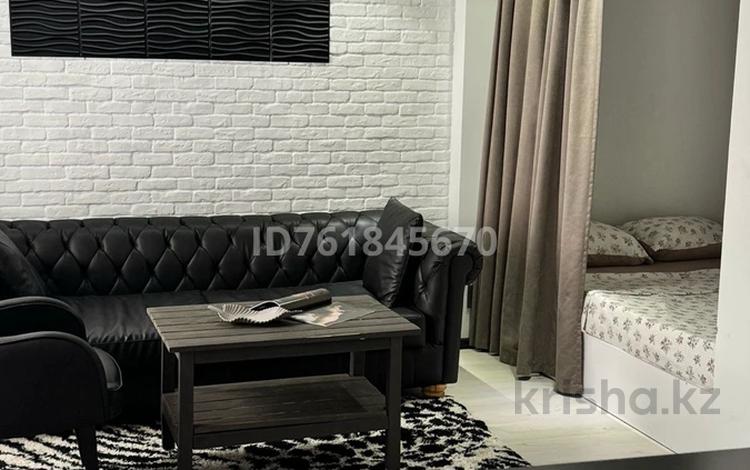 1-комнатная квартира · 30 м² · 1/5 этаж, мкр 8 296/1 — улица братьев жубанлвых за 15 000 ₸ в Актобе — фото 2